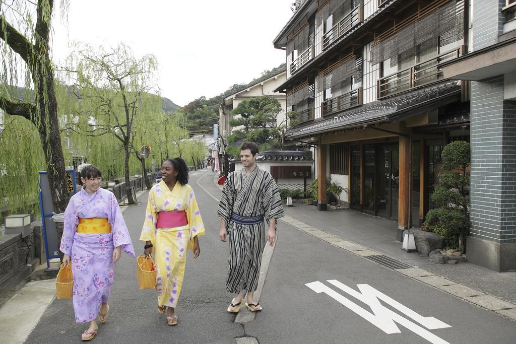 Готель Kinosaki Yamamotoya Тойоока Екстер'єр фото