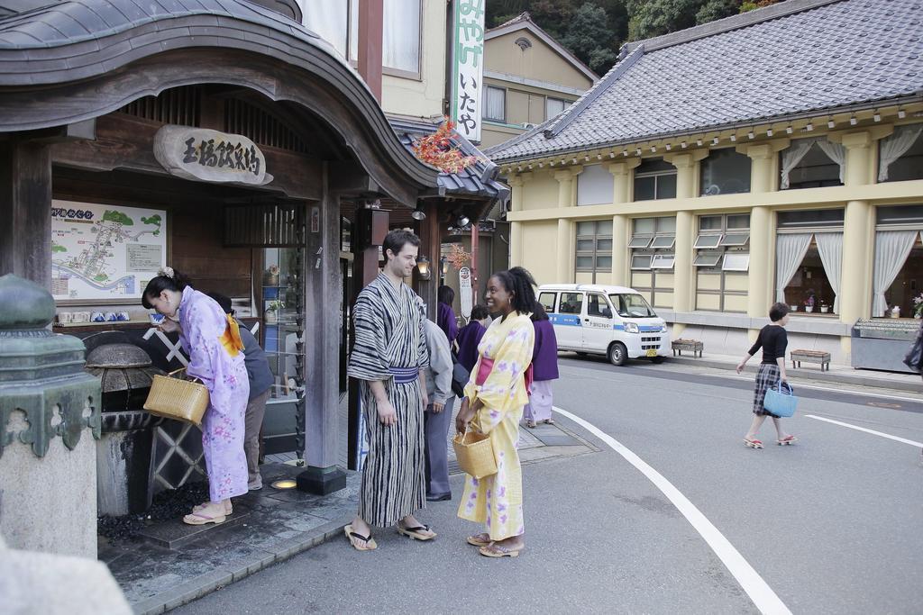 Готель Kinosaki Yamamotoya Тойоока Екстер'єр фото